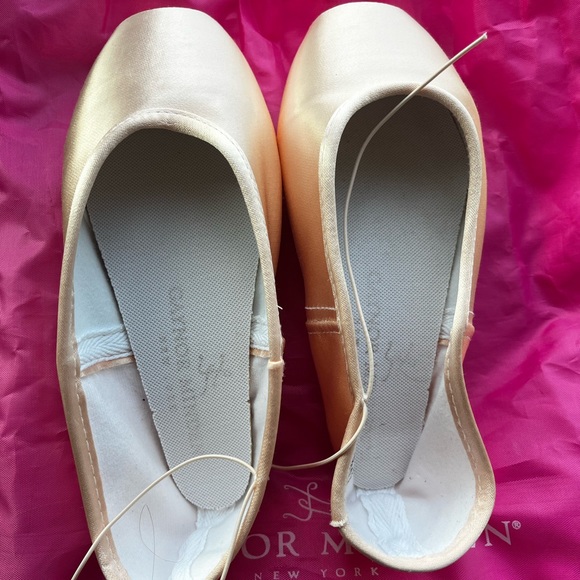 Gaynor Minden Shoes Usa Made Gaynor Minden Pointe Shoes Size 75 Brand New Supple Shank